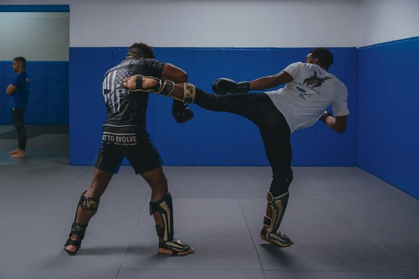 Comment l'entraînement en milieu aquatique peut-il bénéficier aux joueurs de football en termes de récupération?