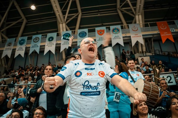 Comment améliorer les techniques de maniement de ballon en water-polo sous pression?